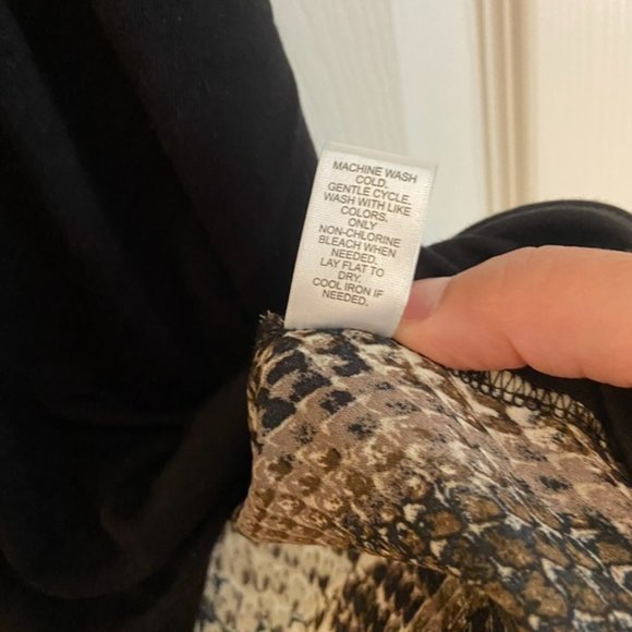 Cato Fashions Knit/Woven Flowy Top - Size 22/24W - Black/Snake Print - Picture 6 of 8